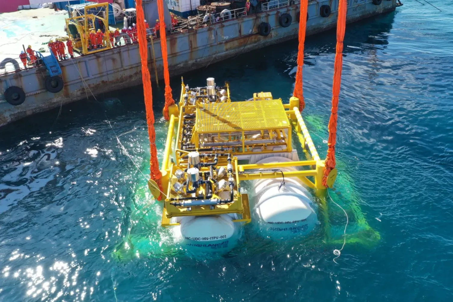 China Launches World’s First Wind‑Powered Underwater Data centre