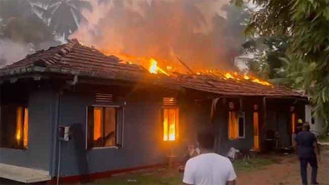 ගිනිබත් වූ සෙනෙහසේ කැදැල්ල ජීවිත 11ක් බිලිගනී