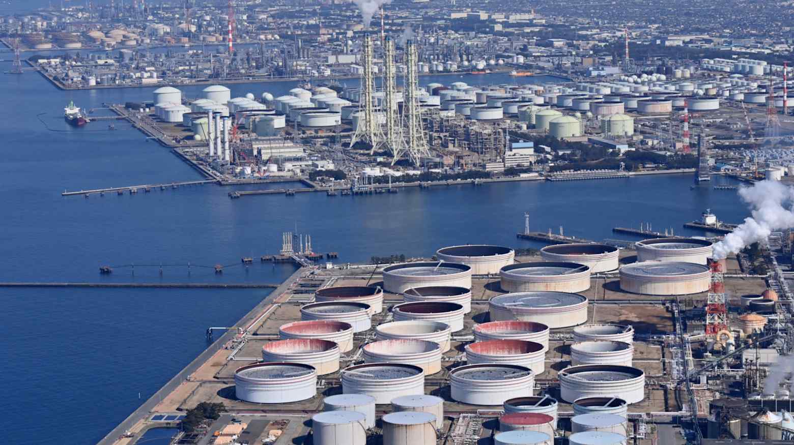 Japan Faces Shortage of Plastic Goods Amid Iran War‑Driven Naphtha Crunch