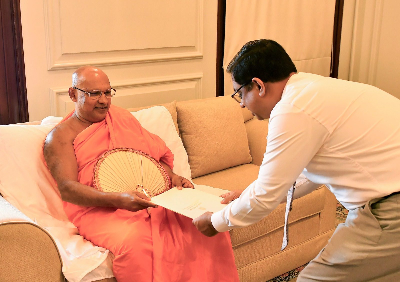 කැලණිය විශ්වවිද්‍යාලයේ නව කුලපති ලෙස නාරම්පනාවේ ආනන්ද හිමි පත් කරයි