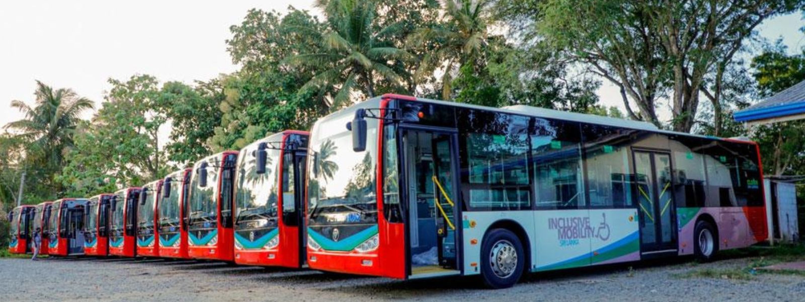 කොළඹ මෙට්‍රෝ බස් සේවාව බස් රථ 121ක් සමඟින් වසරක ව්‍යාපෘතියක් ලෙස පුළුල් කෙරේ