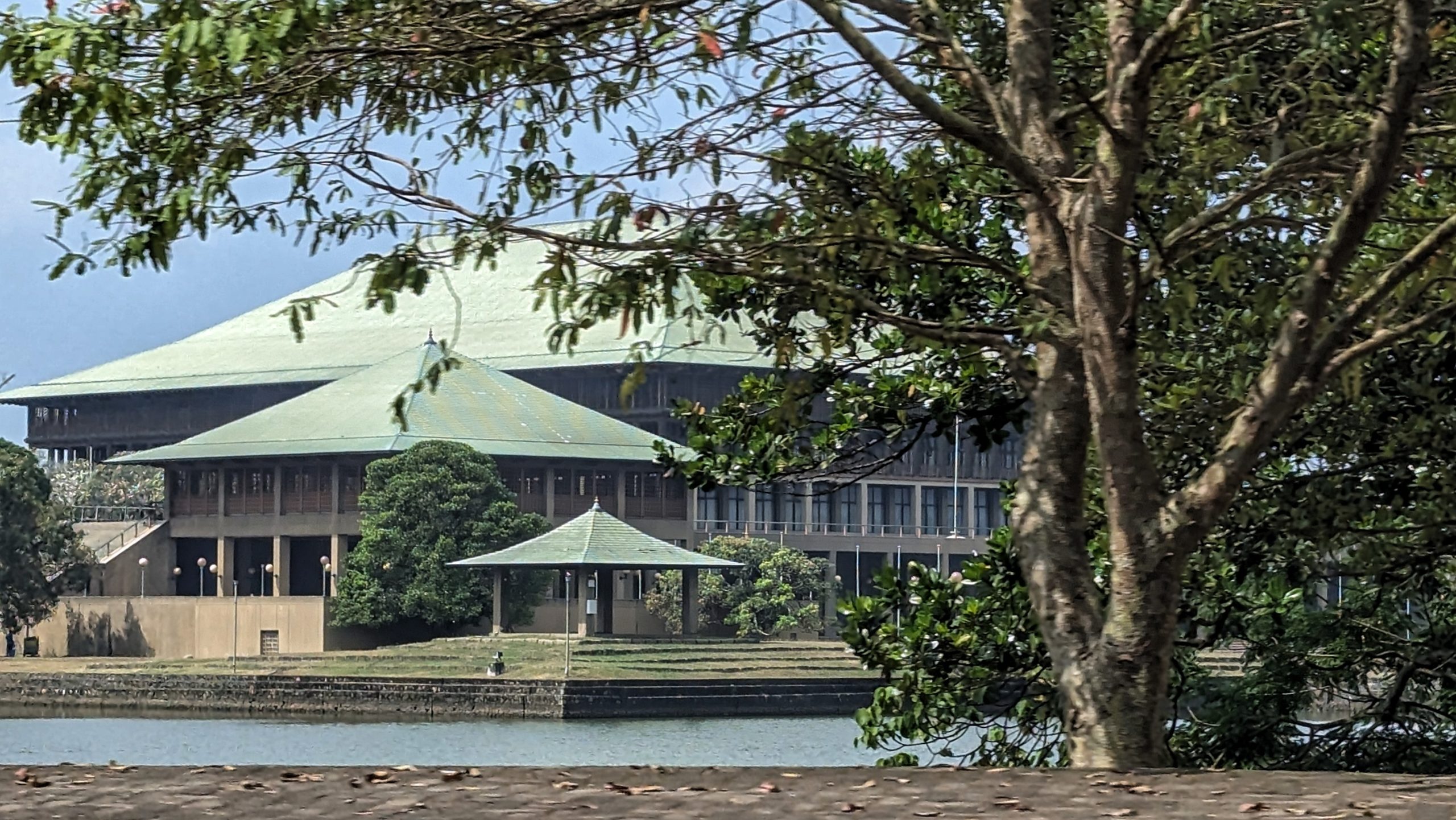 ඉහළ අධිකරණ විනිසුරුවරුන්ගේ විශ්රාම වයස ඉහළ නැංවීමේ කෙටුම්පත 18 වැනිදා පාර්ලිමේන්තුවට