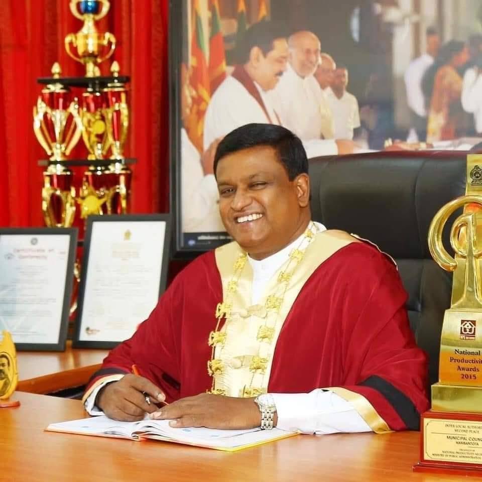 හම්බන්තොට හිටපු නගරාධිපති එරාජ් ප්‍රනාන්දු දිවියෙන් සමුගනී