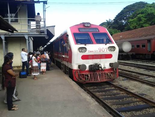 එන්ජින් සහ බලවේග කට්ටල හිඟයෙන් දුම්රිය ධාවනයට බාධා?