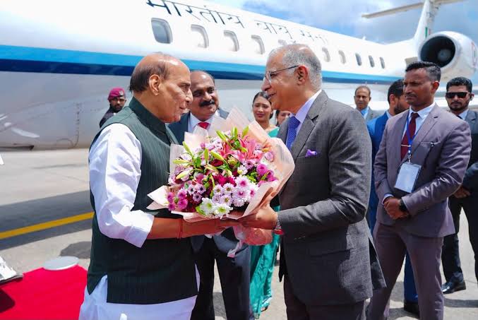 ඉන්දීය ආරක්ෂක අමාත්ය රාජ්නාත් සිං තෙදින නිල සංචාරයක් සඳහා දිවයිනට