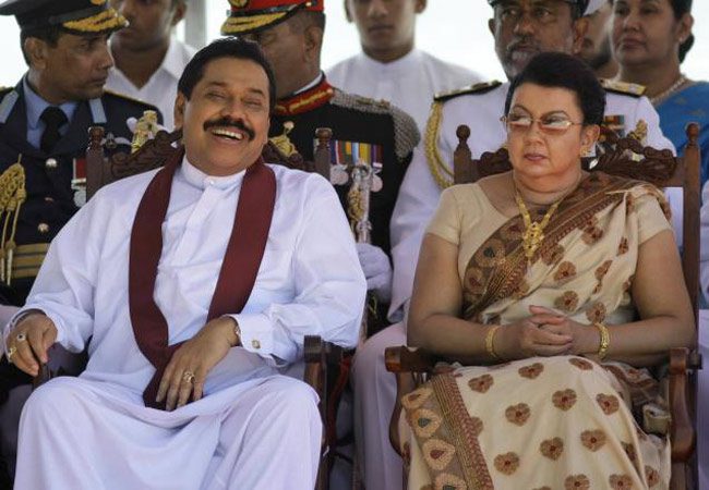 ශිරන්ති රාජපක්ෂ සිංගප්පූරුව බලා (පලානොයා) පිටත්ව යයි…