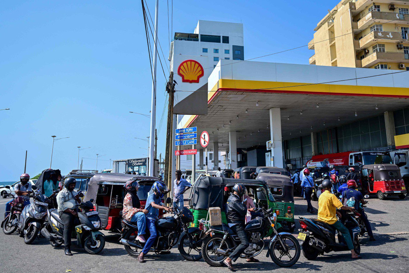 පෞද්ගලික තෙල් සමාගම්වලට බලශක්ති අමාත්‍යාංශයෙන් හදිසි නියෝගයක්