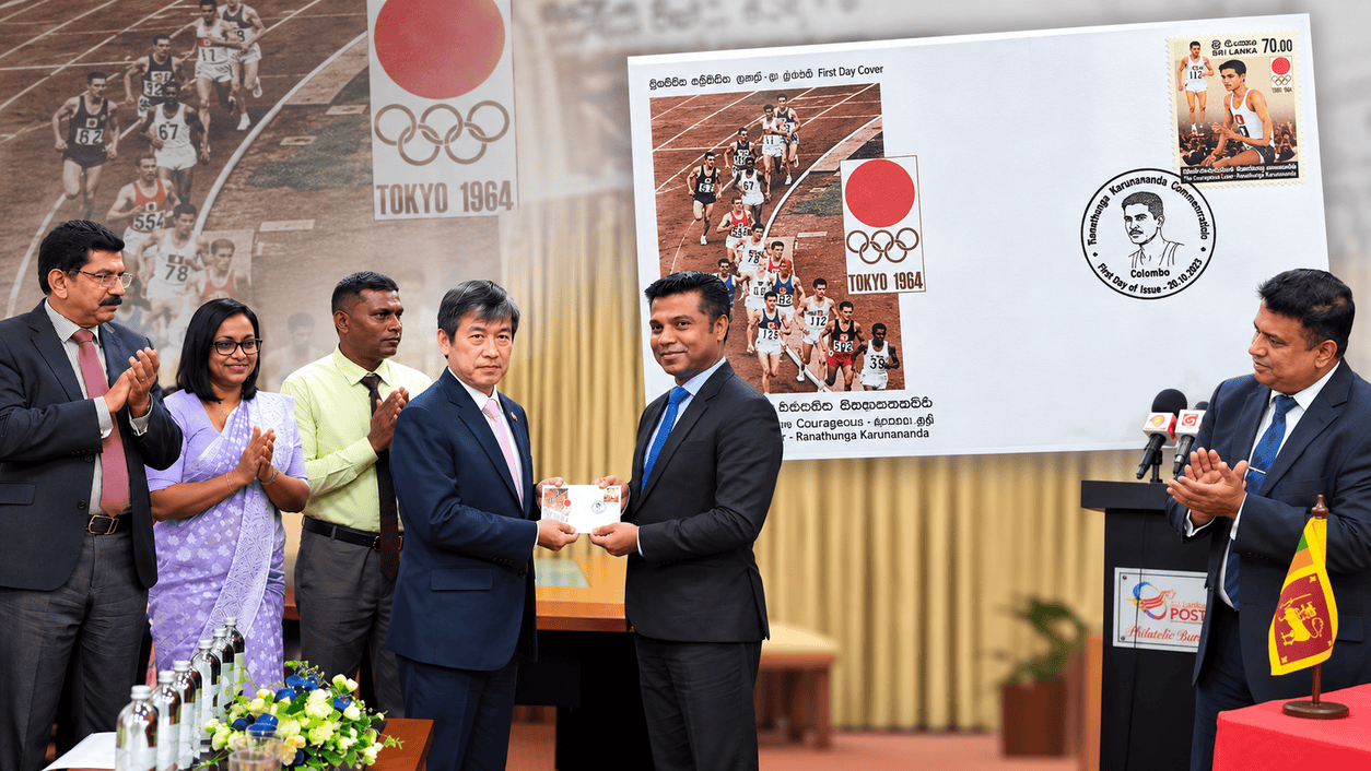 “දිරිමත් පරාජිතයා” ඔලිම්පික් ධාවක රණතුංග කරුණානන්ද මහතා අනුස්මරණය කරමින් සමරු මුද්දරයක් සහ මුල්දින කවරයක් නිකුත් කෙරේ