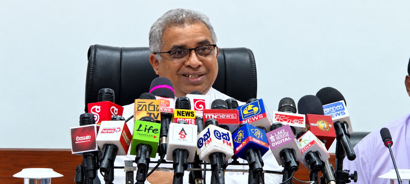 “අත්වැරදීම් වෙන්න පුළුවන්, අවුරුදු 45ක් ජීවත් වීමත් ඇති, අපි මෙච්චර කල් සතාව බලාගත්ත එකද වැරැද්ද?” – කාවන්තිස්සගේ මරණය ඉදිරියේ සිනාසෙමින් වගකීමෙන් පැන යන වනජීවී බලධාරීන්ගේ නිරුවත