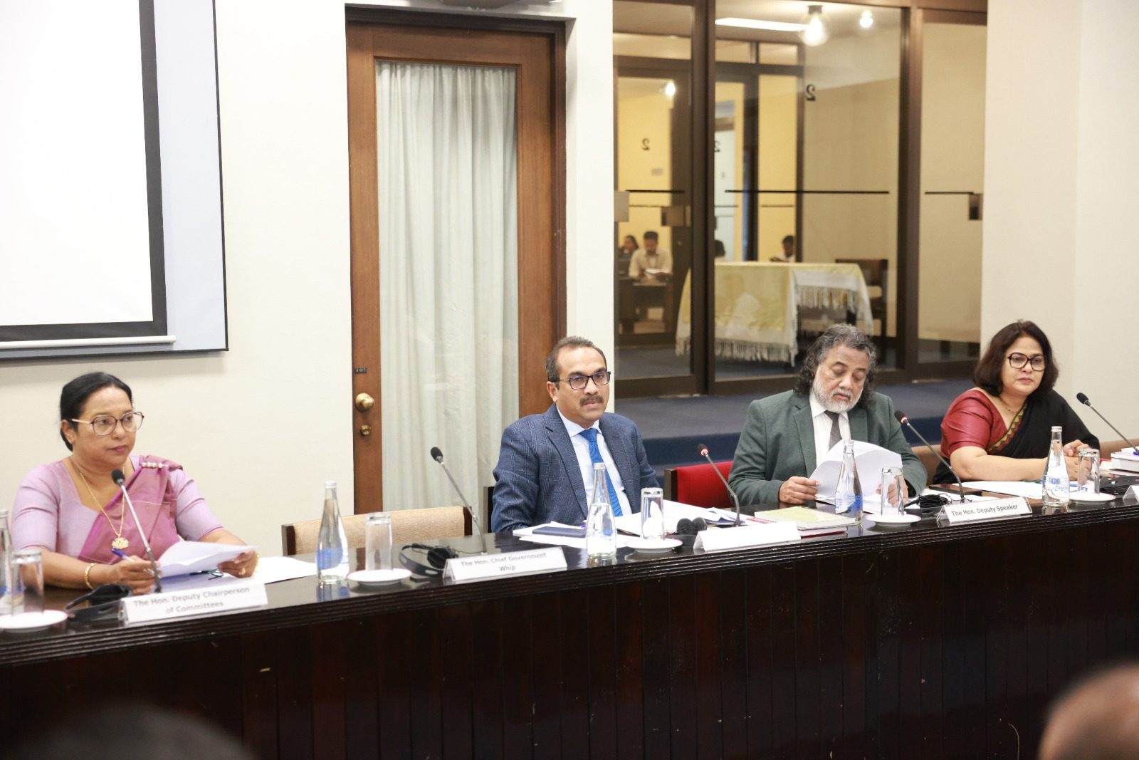 කථානායකට එරෙහි විශ්වාසභංගය නොවැම්බර් 03දා විවාදයට ගන්නේ නෑ – සභානායක බිමල්