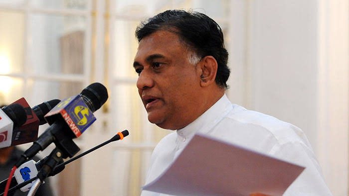 හිටපු අමාත්‍ය රෝහිත බෝගොල්ලාගම අල්ලස් කොමිසමෙන් අත්අඩංගුවට