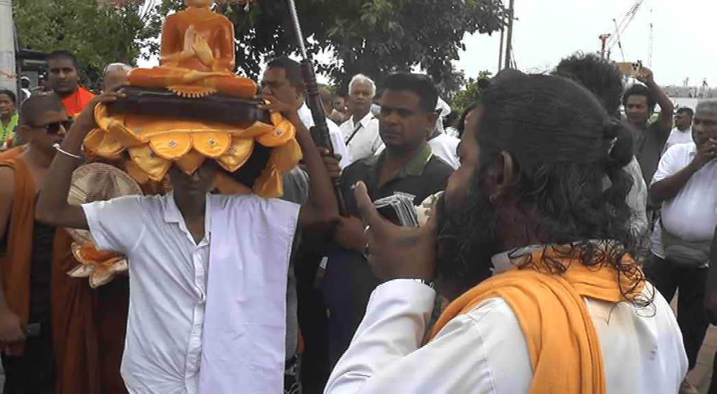 අධිකරණ නියෝගය සමඟ ‘සිවුරට යුක්තිය’ සත්‍යග්‍රහයේ නිරත පිරිස පසුබසී